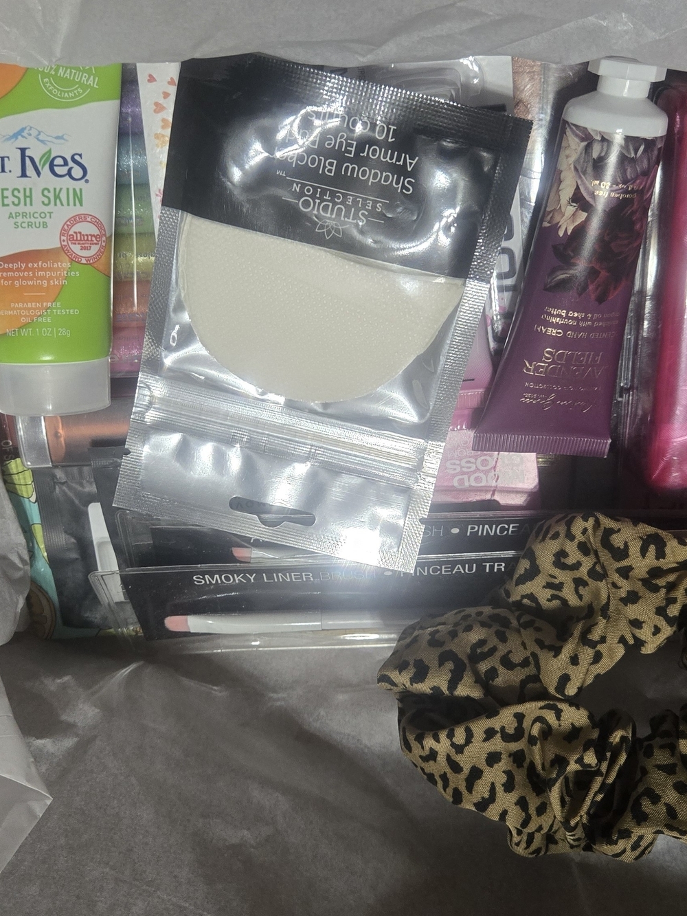 Random Makeup Bundle 2 - Picture 4 of 4